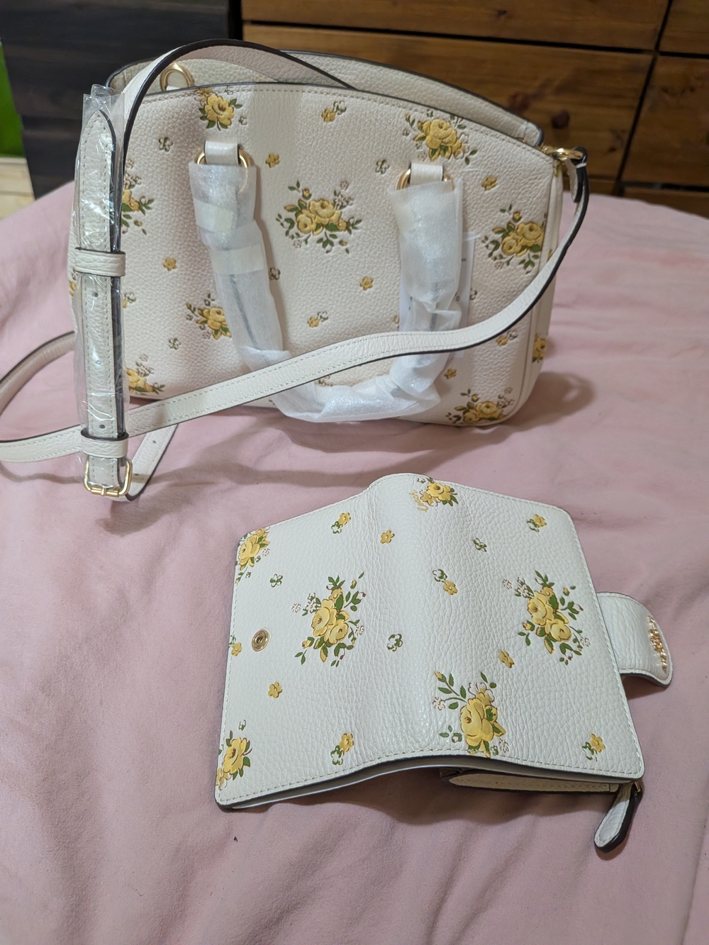 Coach Savannah Satchel With Matching Floral Wallet - Picture 2 of 7